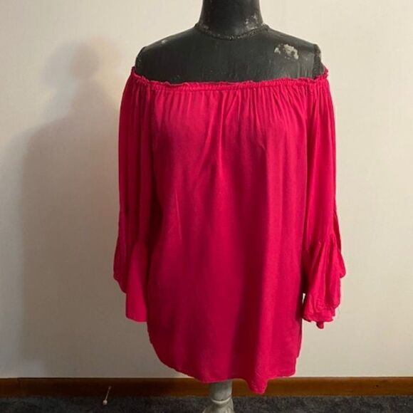 Elan Tops - Elan Pink off the shoulder bell sleeves tunic. size OS